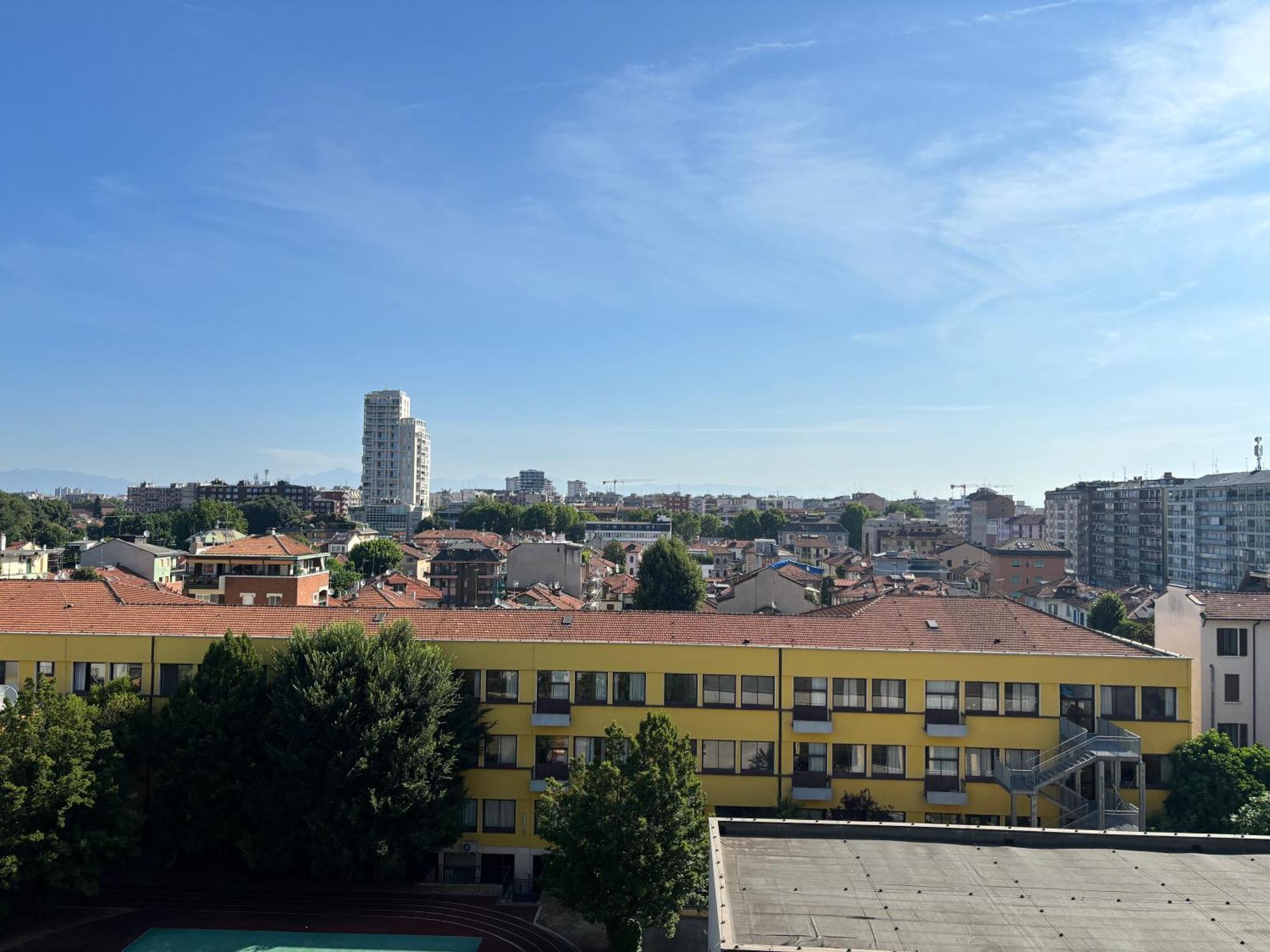 Enjoy Milano Skyline — Photos 2