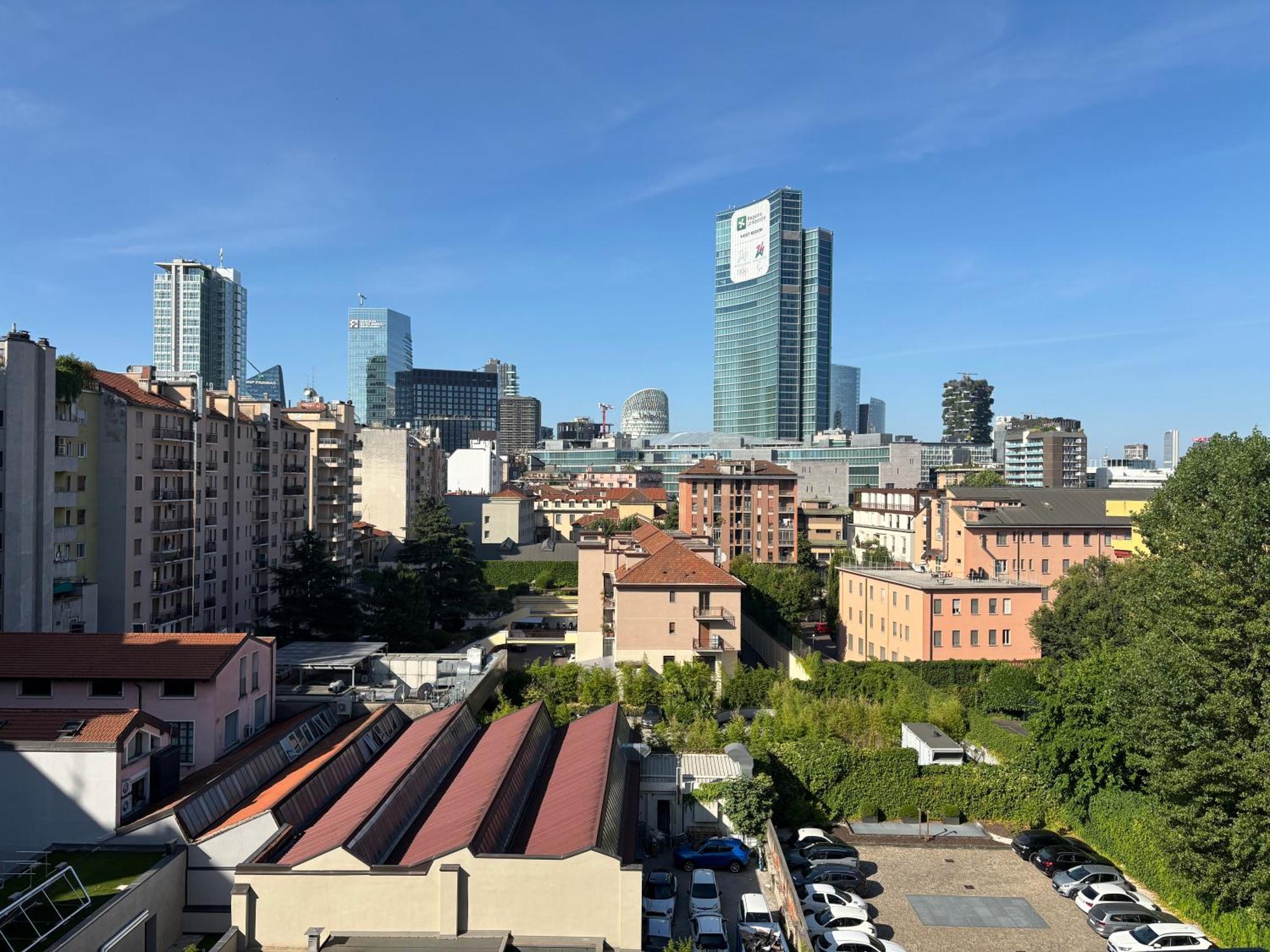 Enjoy Milano Skyline — Photos 3